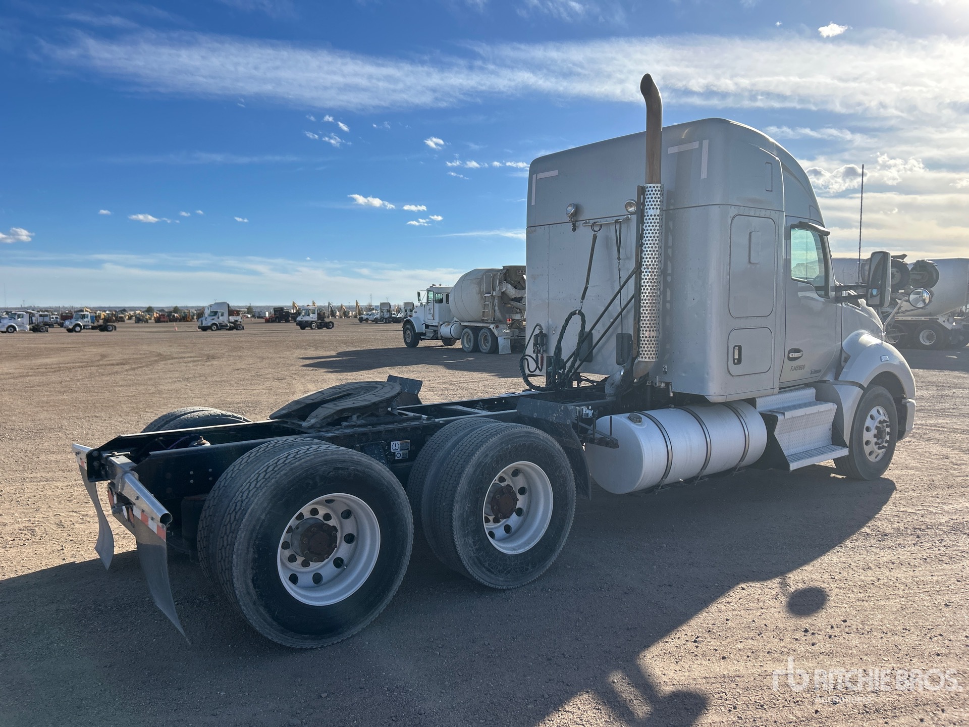 Aspect général with Image, coin arrière droit