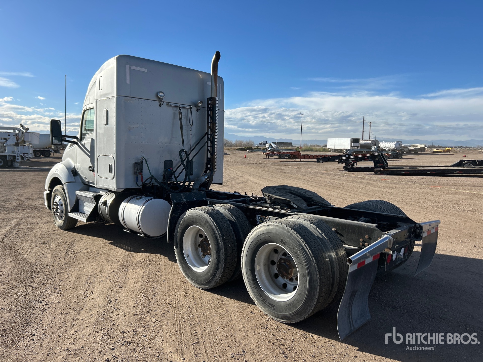 Aspect général with Image, coin arrière gauche