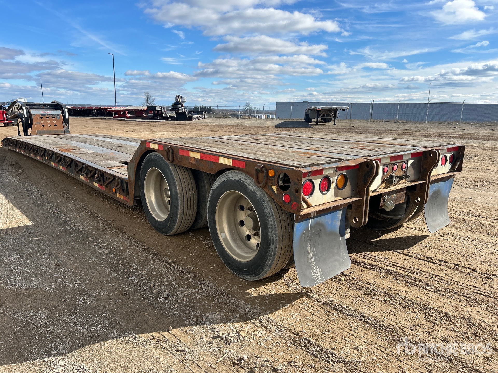 General Appearance with Bild, Ecke hinten links