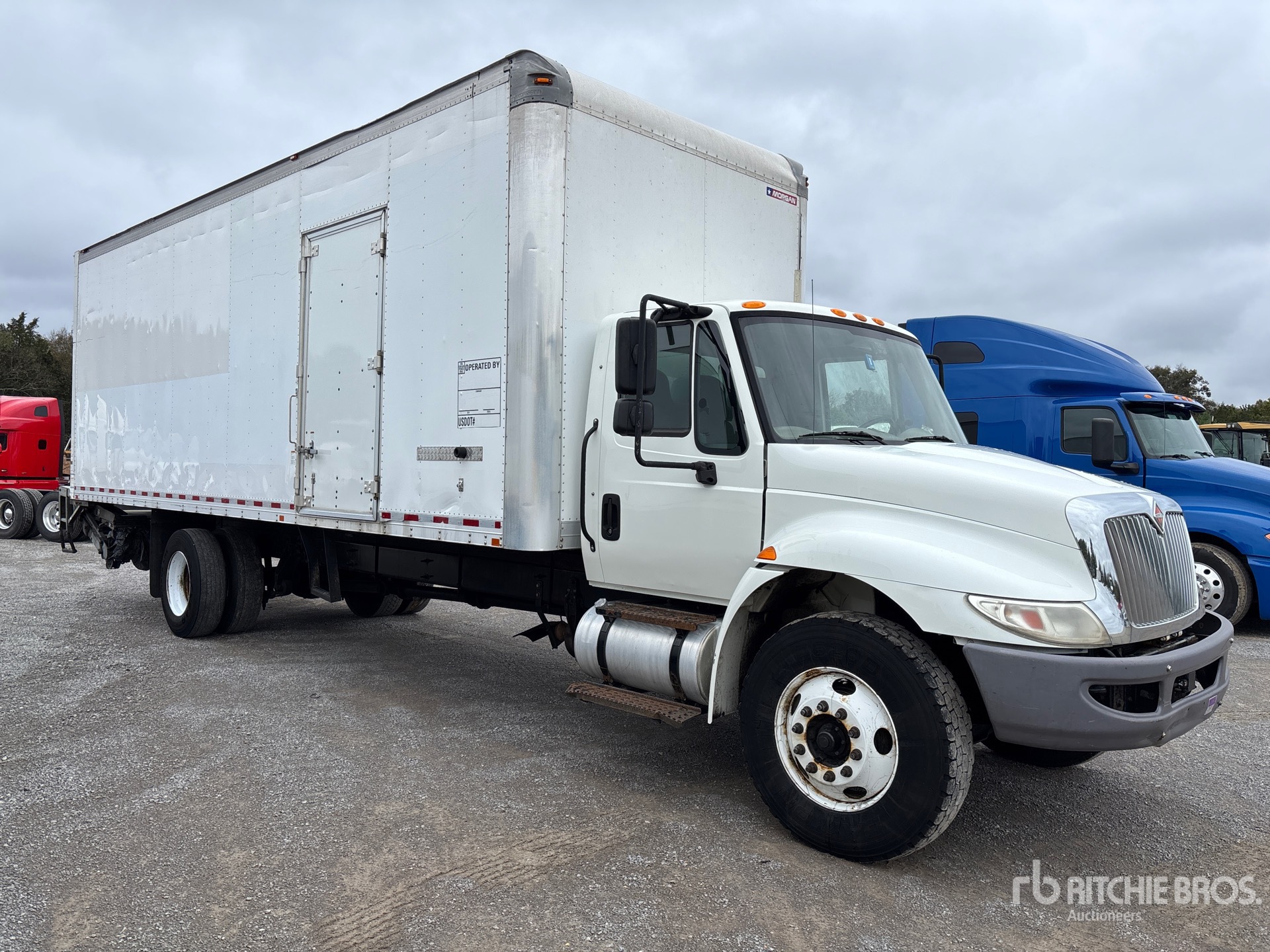 Aspect général with Image, coin avant droit