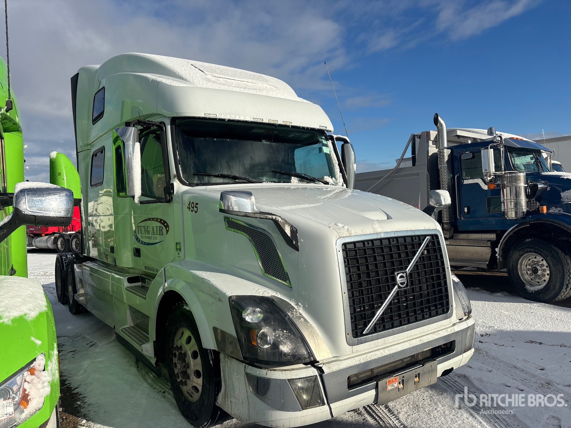 General Appearance with Picture, Right Front Corner