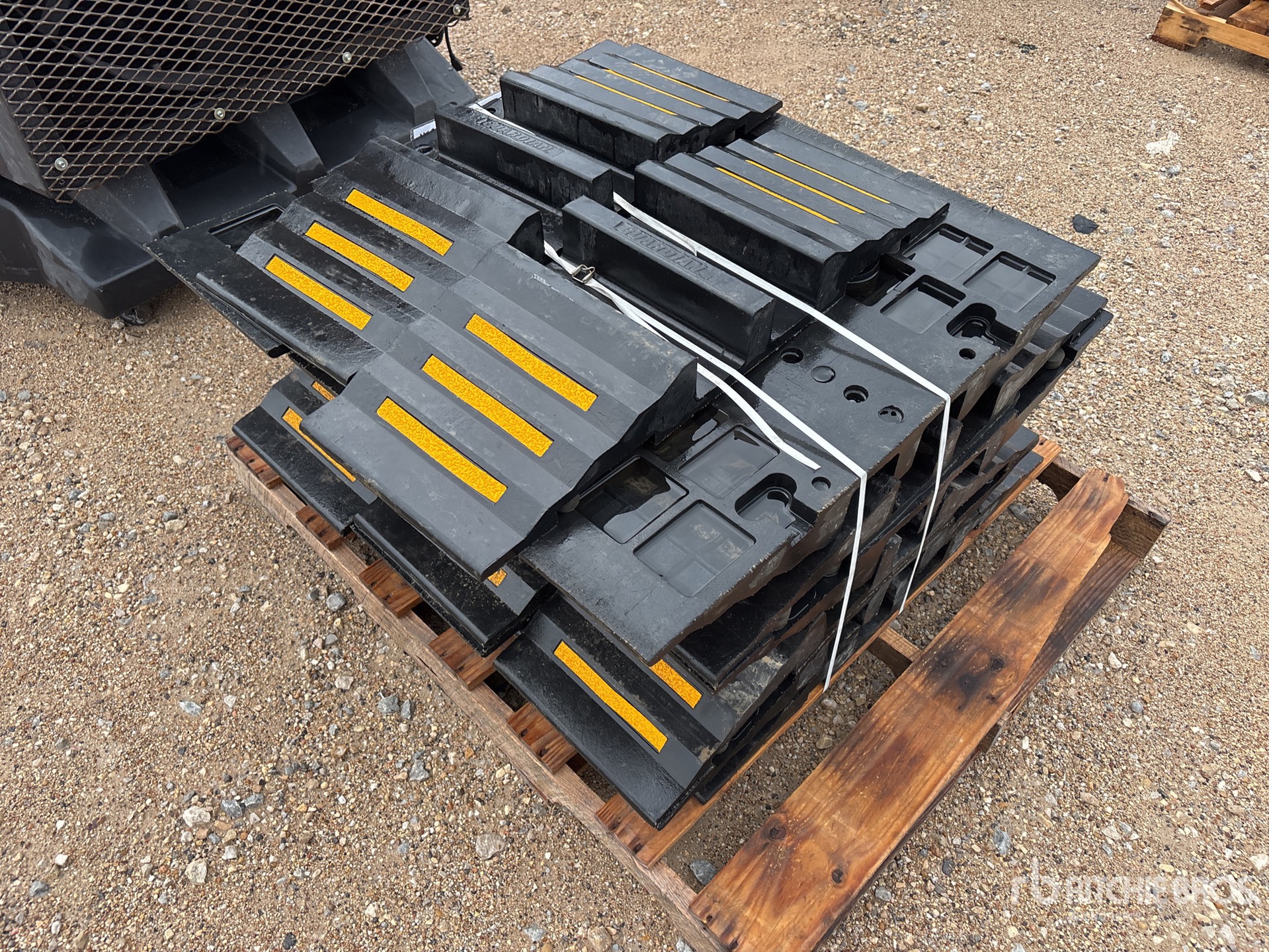 General Appearance with Bild, Ecke hinten links