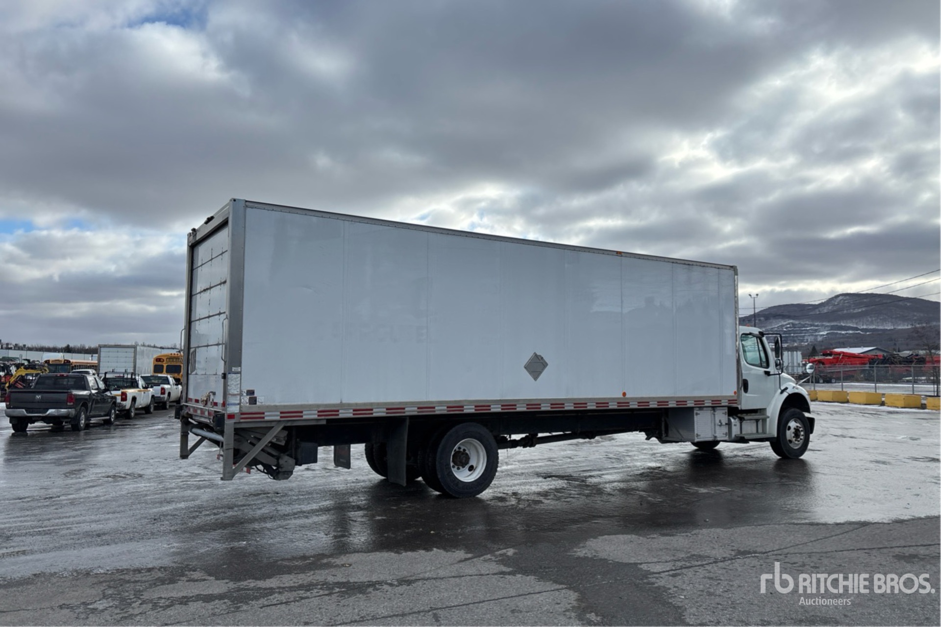 Aspect général with Image, coin arrière droit