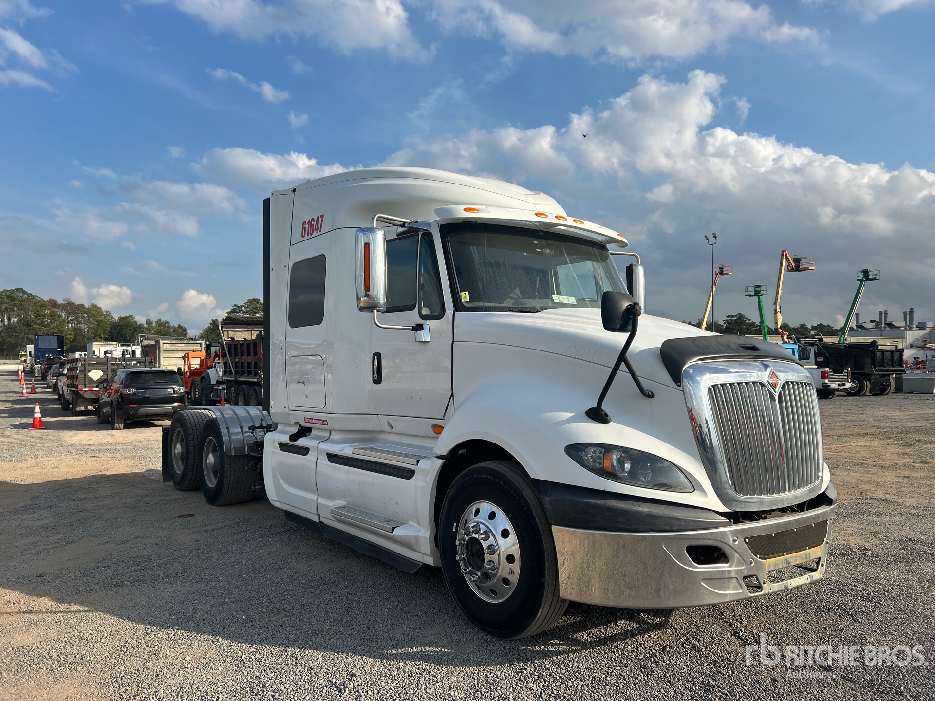 General Appearance with Picture, Right Front Corner