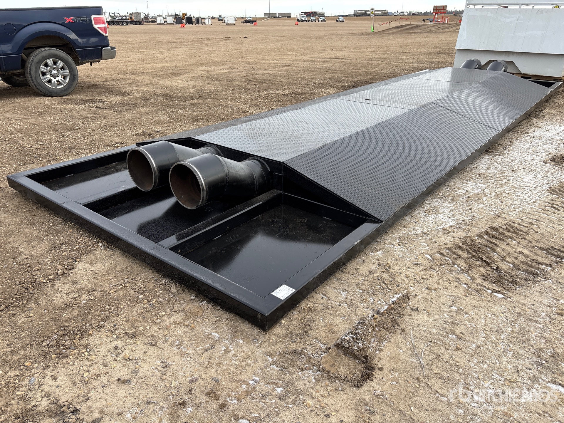 General Appearance with Foto, angolo anteriore sinistro