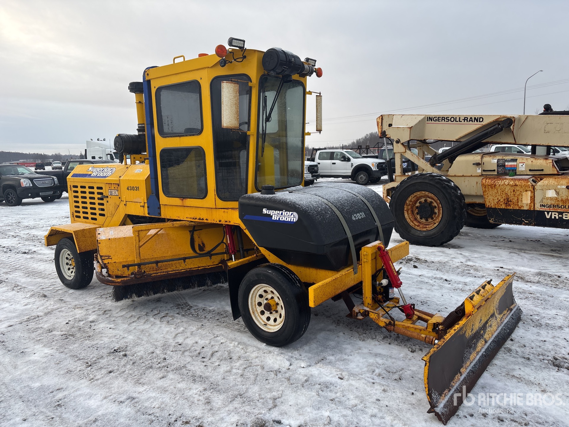 General Appearance with Bild, Ecke vorne rechts