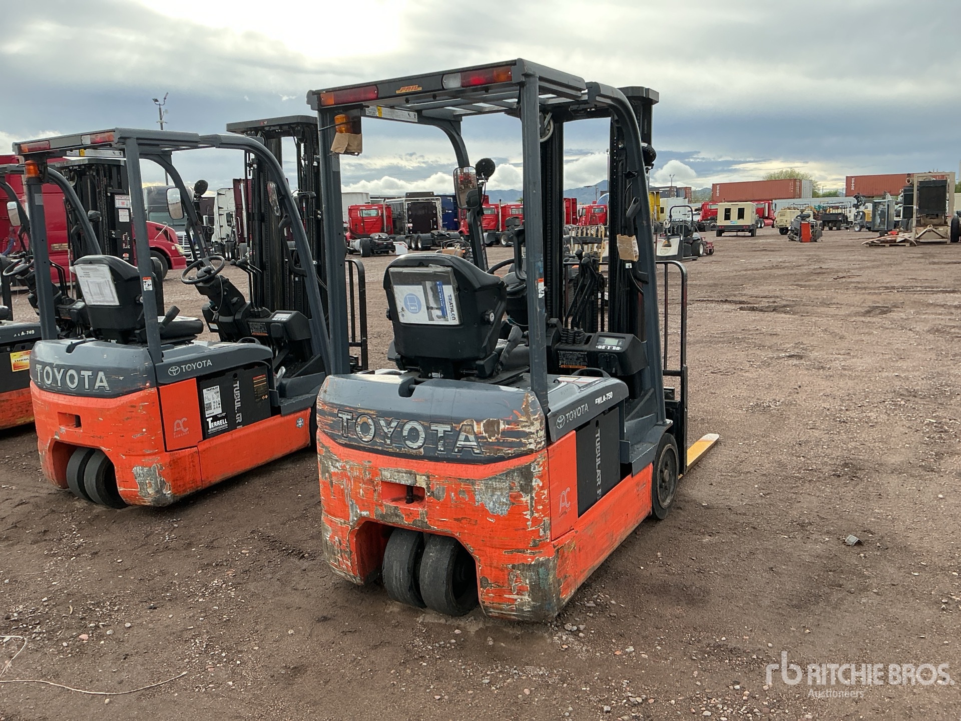 Aspect général with Image, coin arrière droit