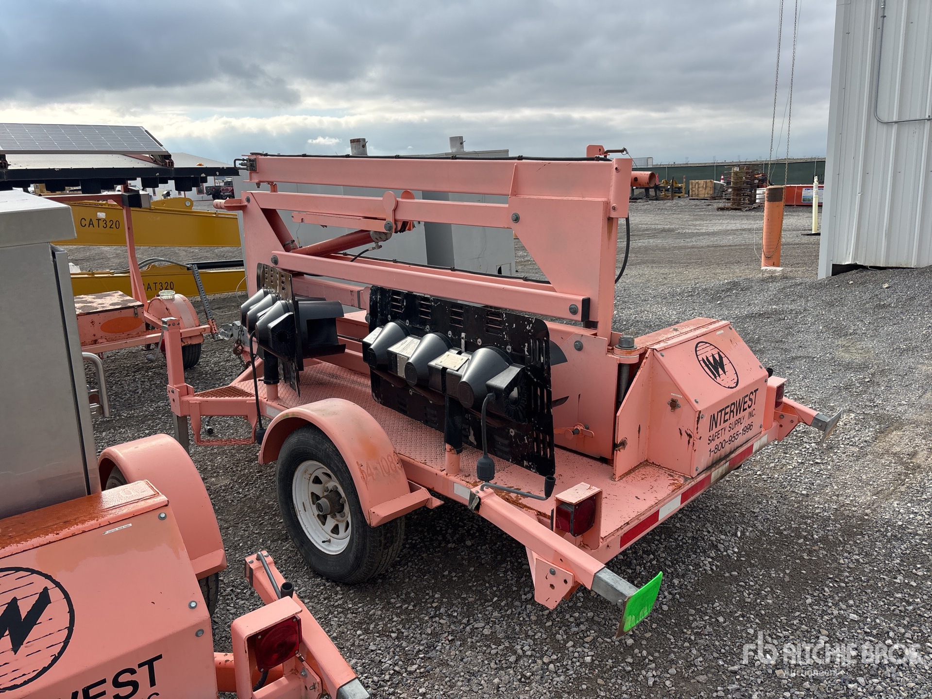 General Appearance with Foto, angolo posteriore sinistro