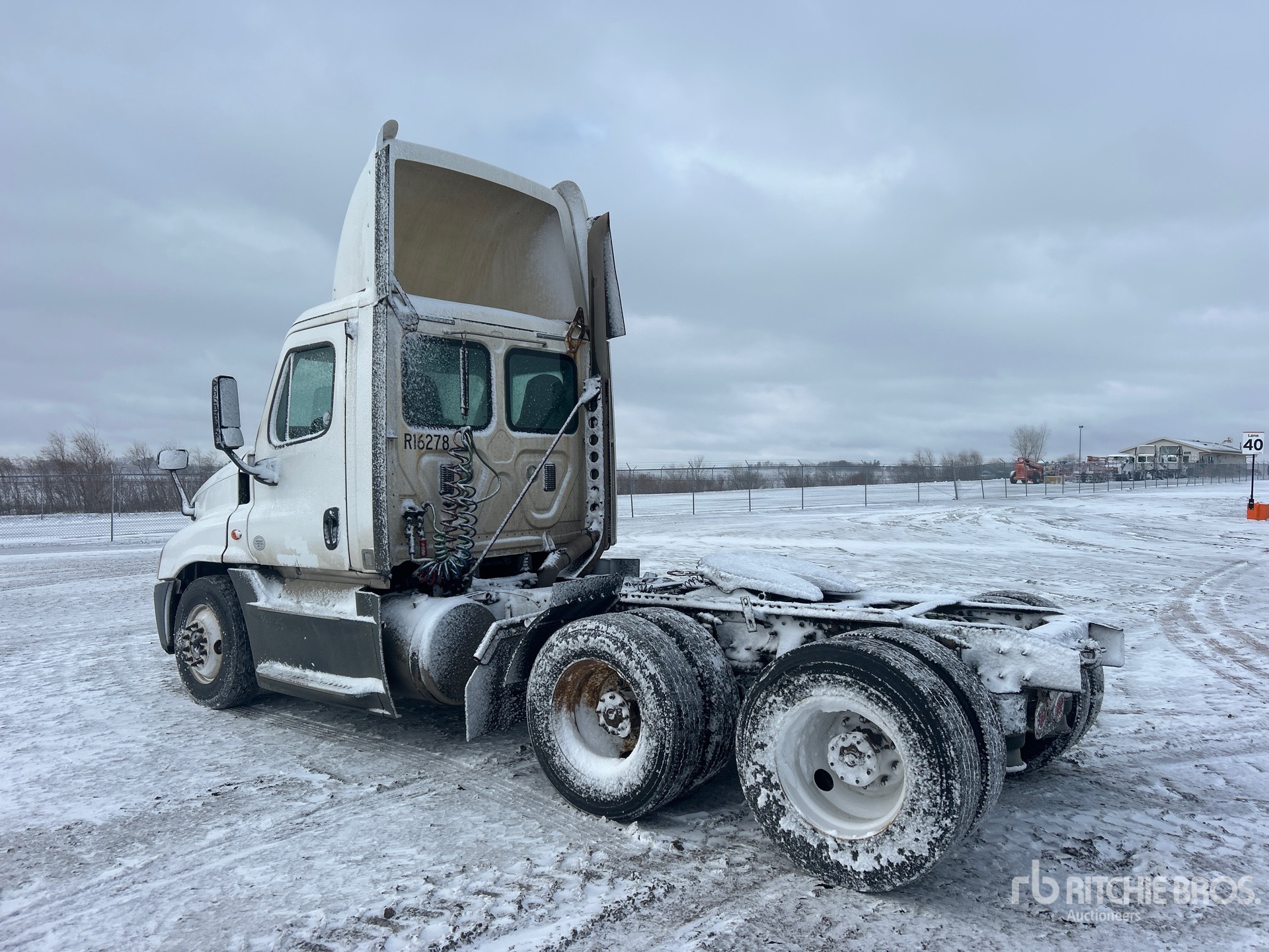 General Appearance with Bild, Ecke hinten links