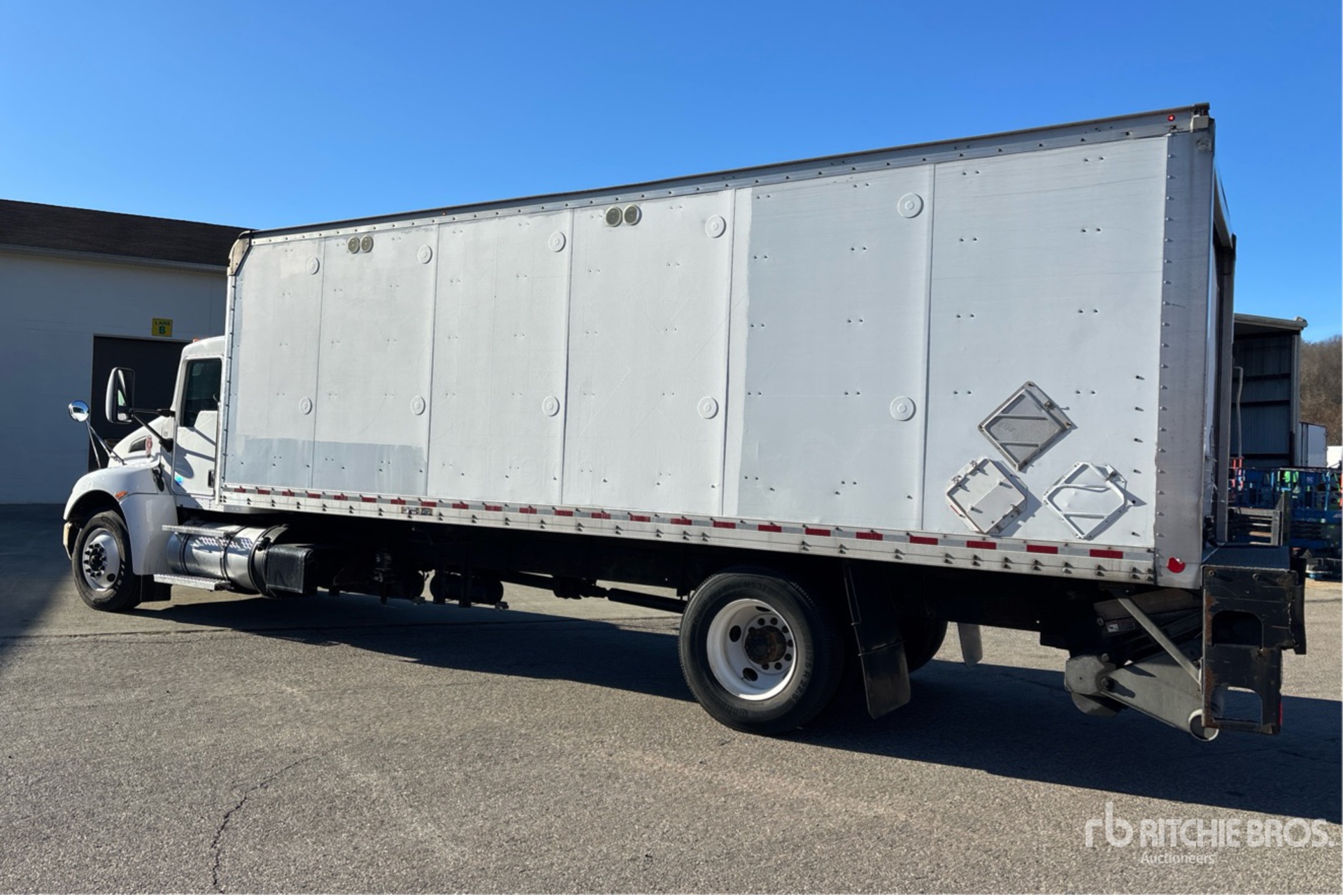 Aspect général with Image, coin arrière gauche