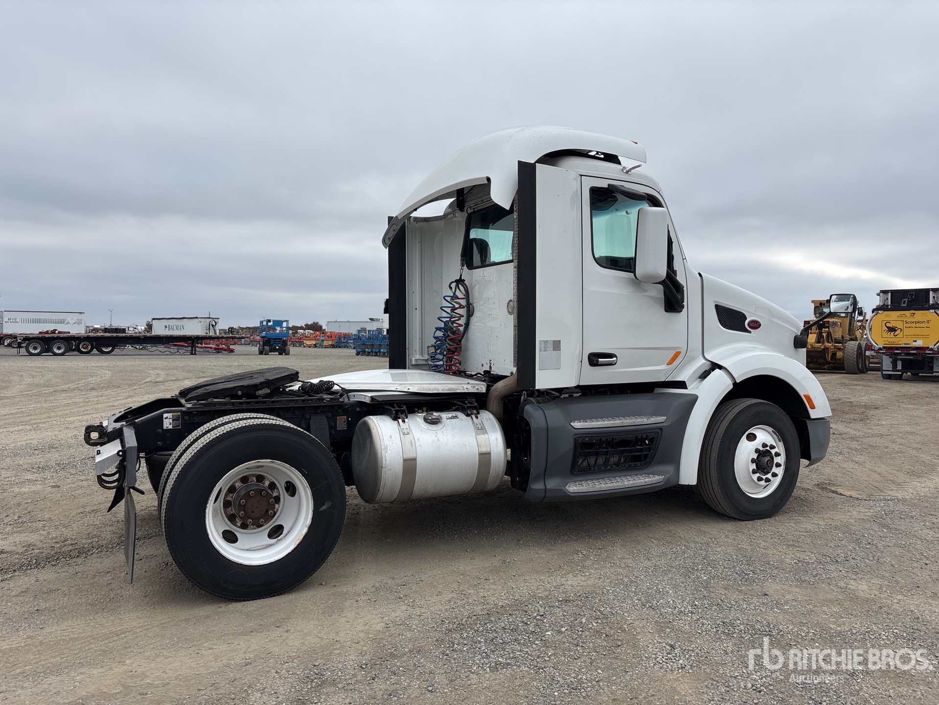 General Appearance with Imagen: esquina trasera derecha