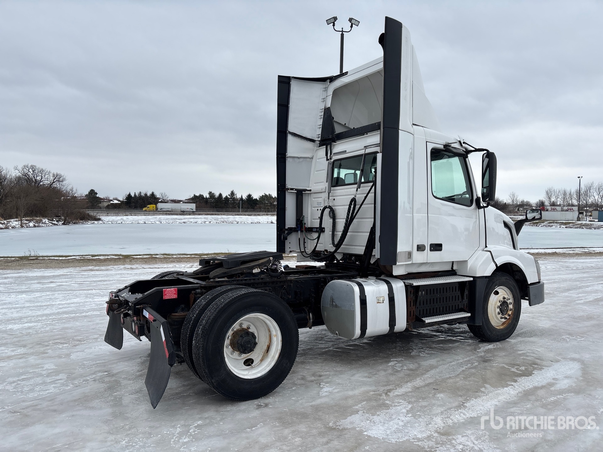 Aspect général with Image, coin arrière droit