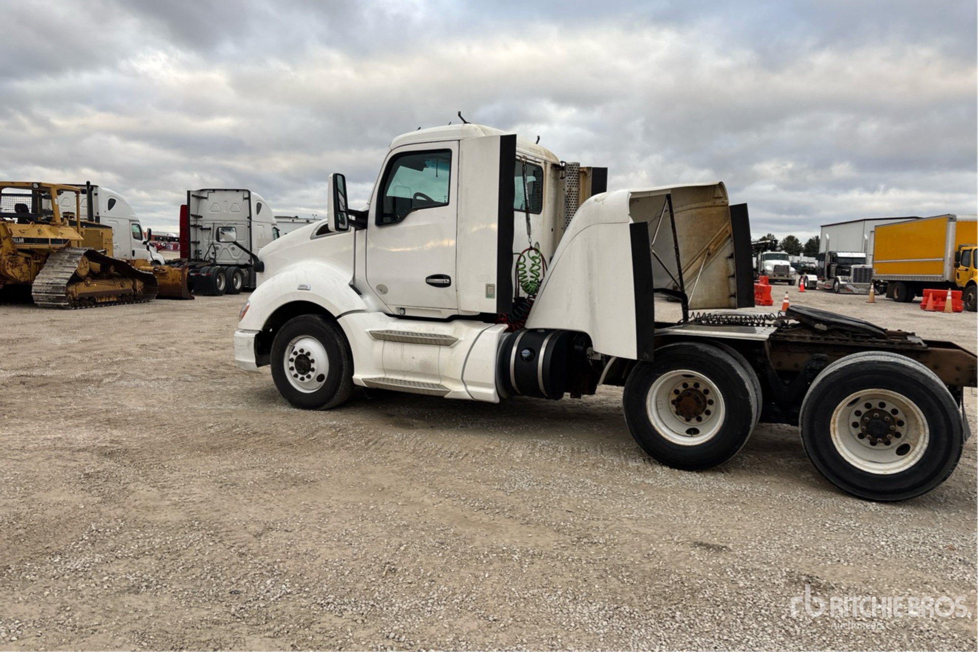 Aspect général with Image, coin arrière gauche