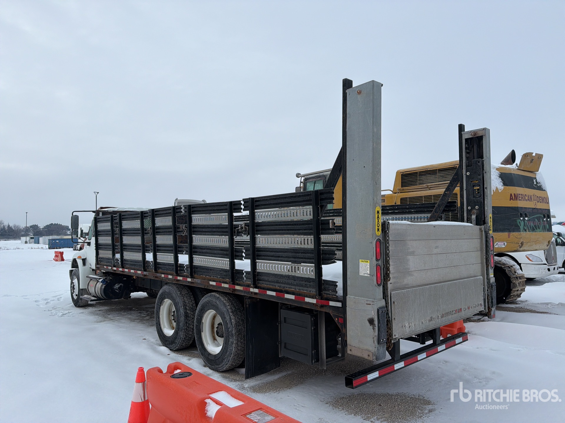 General Appearance with Bild, Ecke hinten links