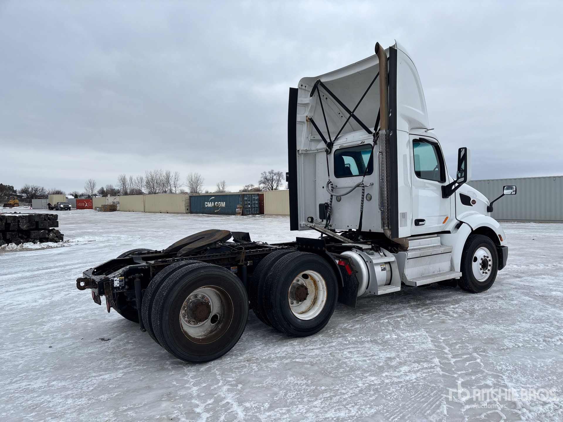 Aspect général with Image, coin arrière droit