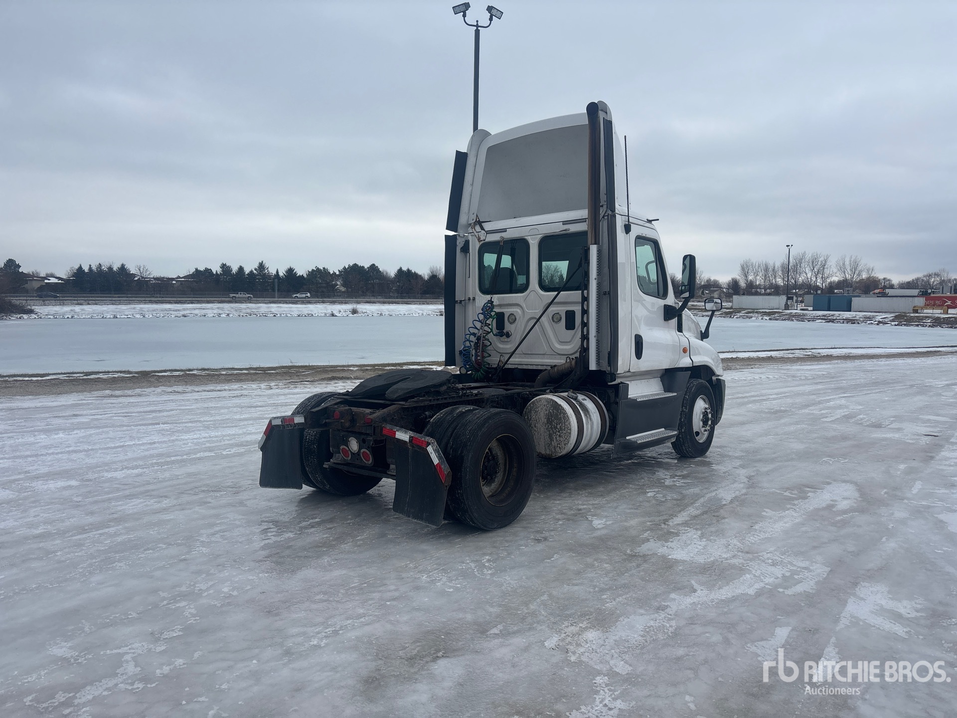 Aspect général with Image, coin arrière droit