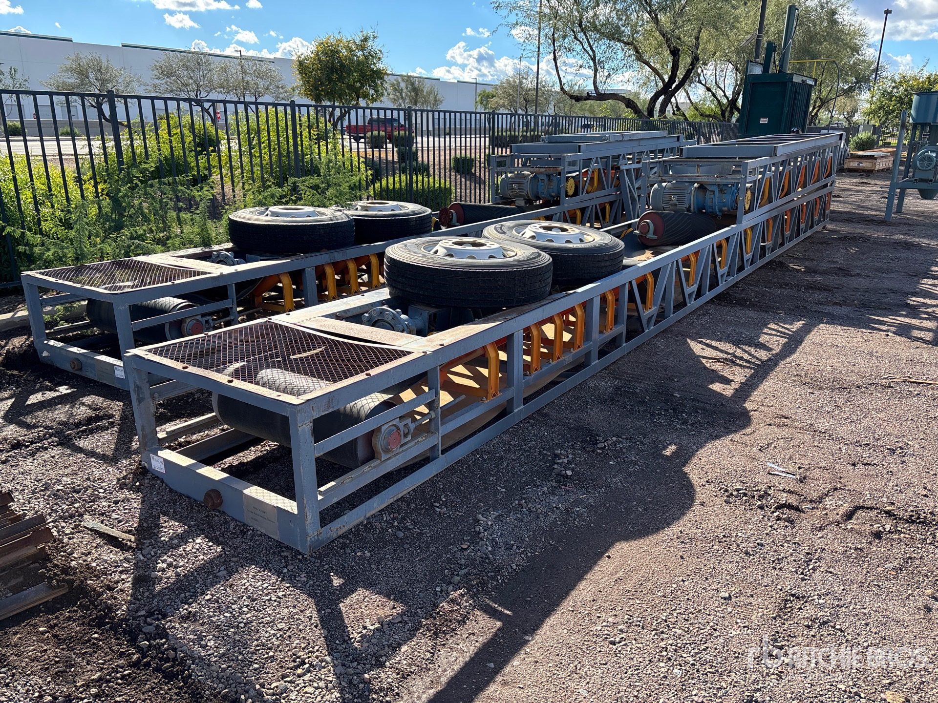 General Appearance with Image, coin avant droit