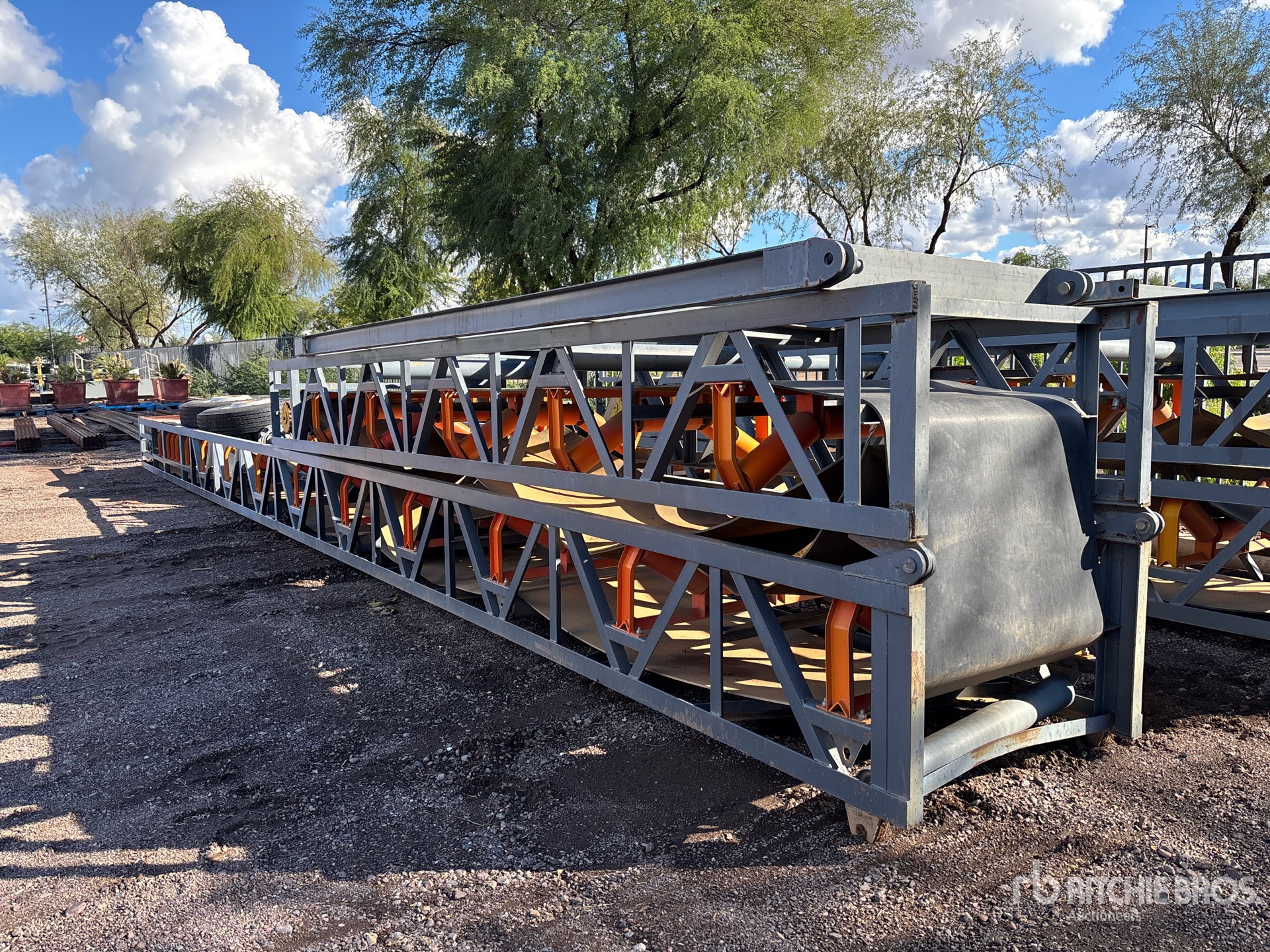 General Appearance with Image, coin avant gauche