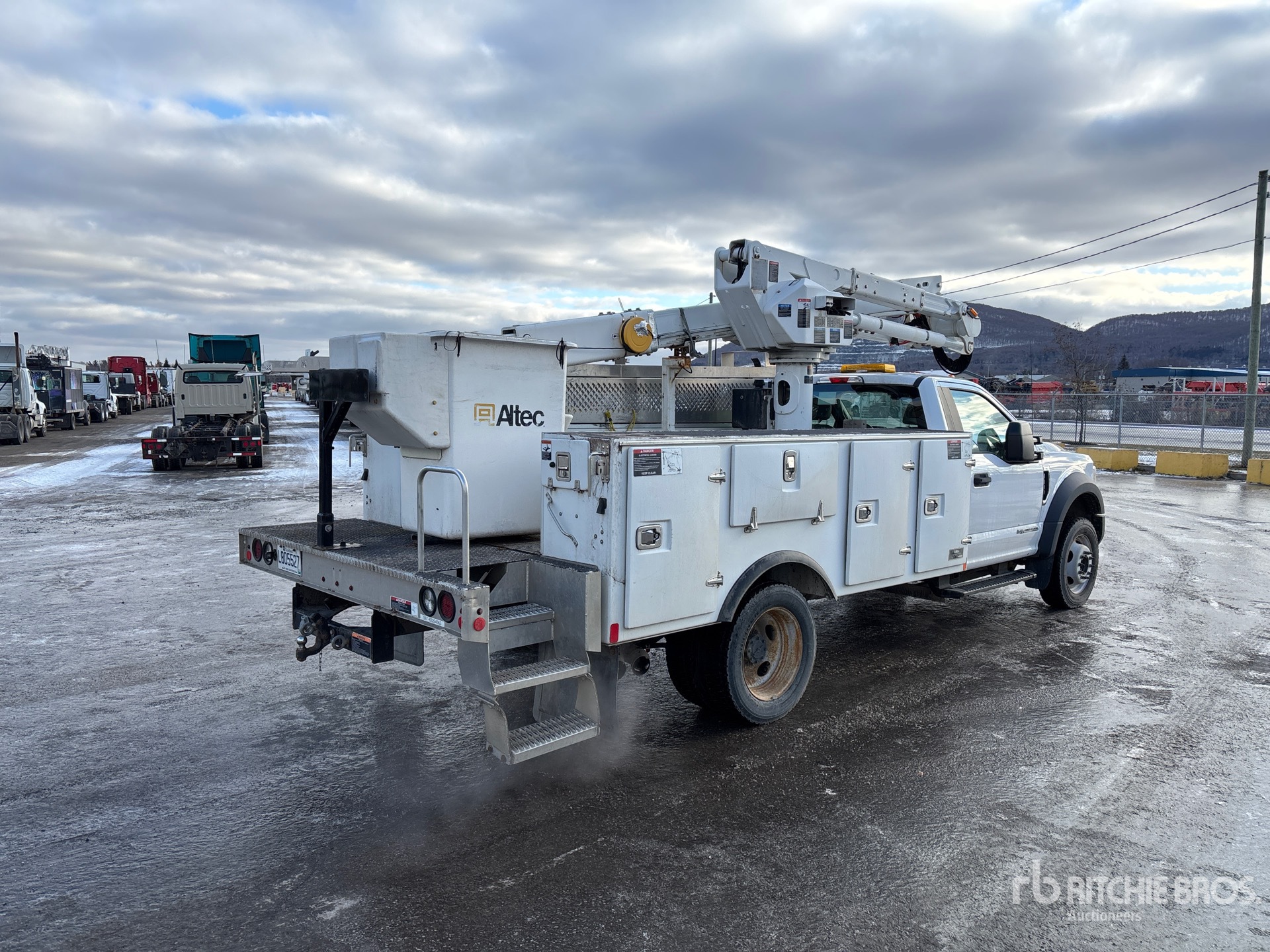 General Appearance with Picture, Right Rear Corner