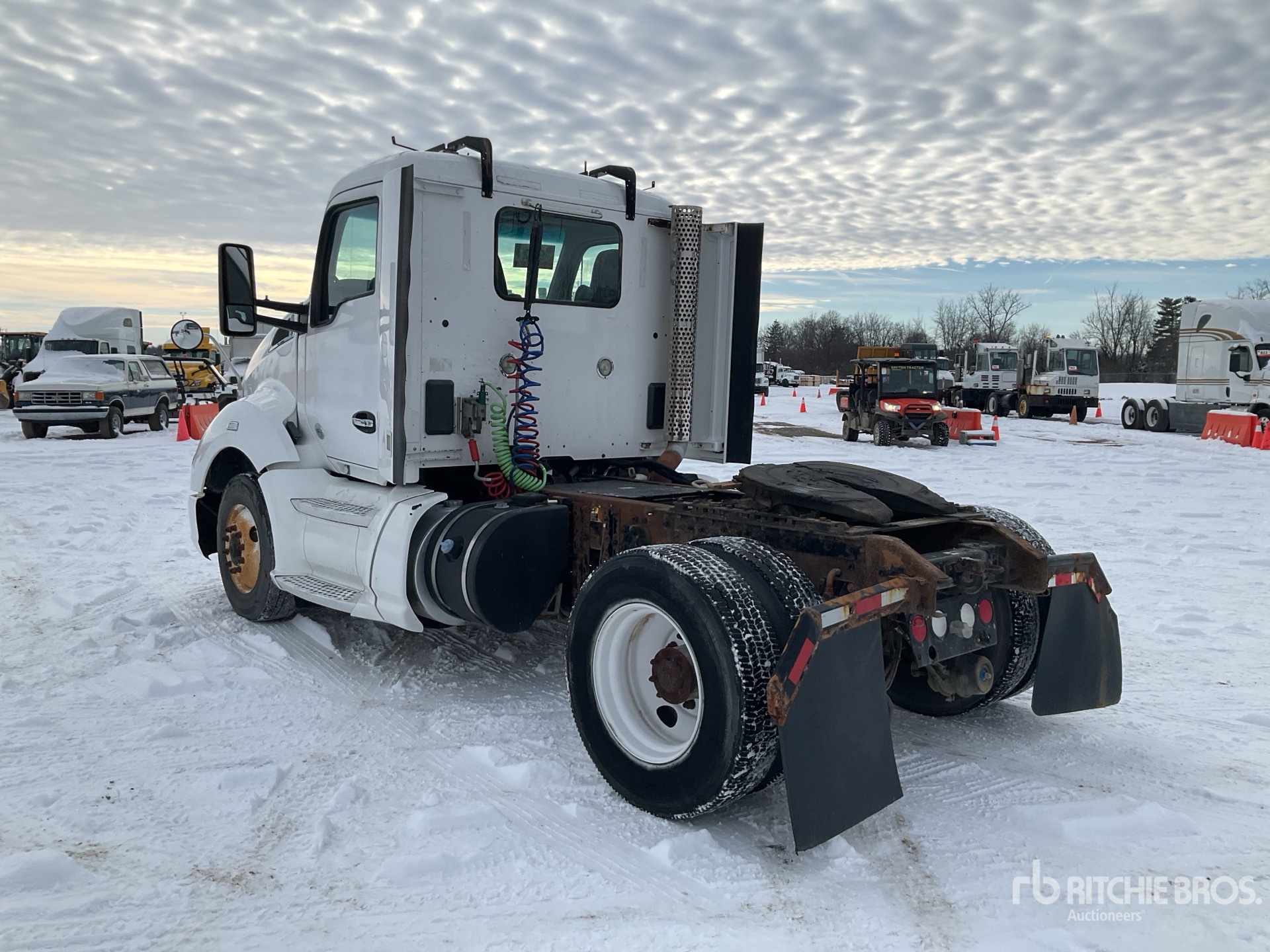 General Appearance with Foto, angolo posteriore sinistro