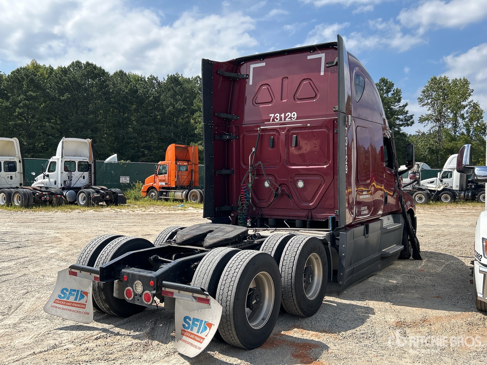 Aspect général with Image, coin arrière droit