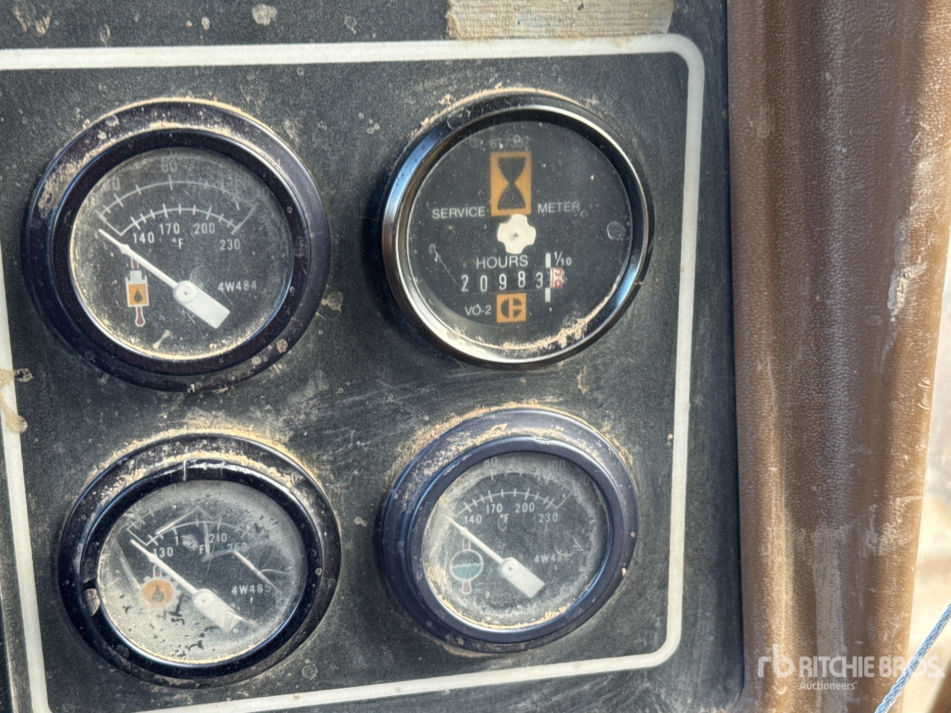 General Appearance with Horímetro / Odómetro