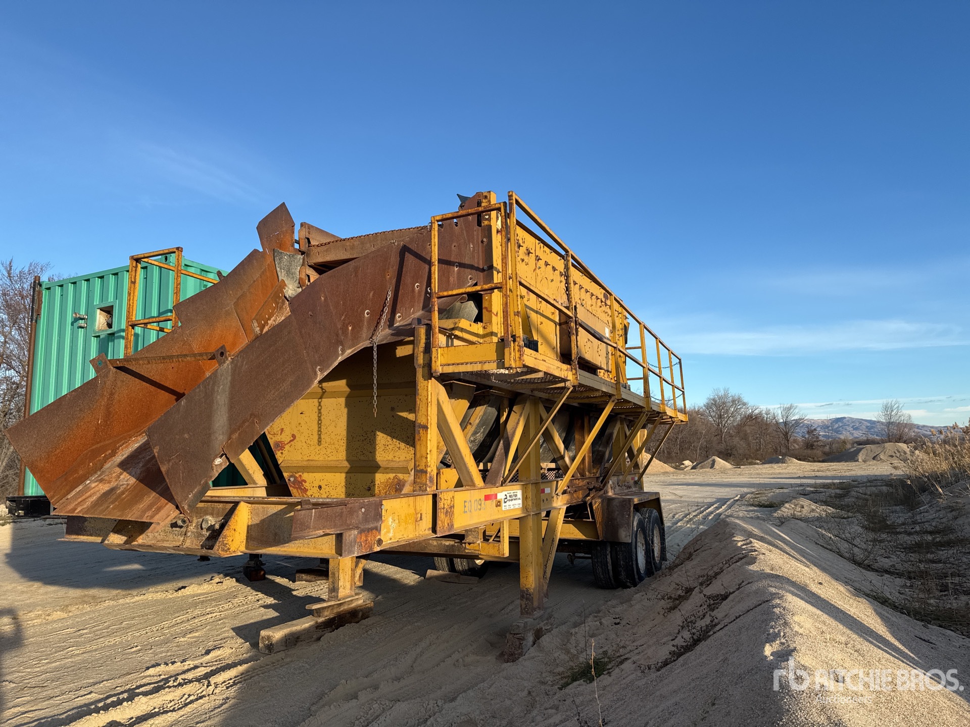 General Appearance with Bild, Ecke vorne links