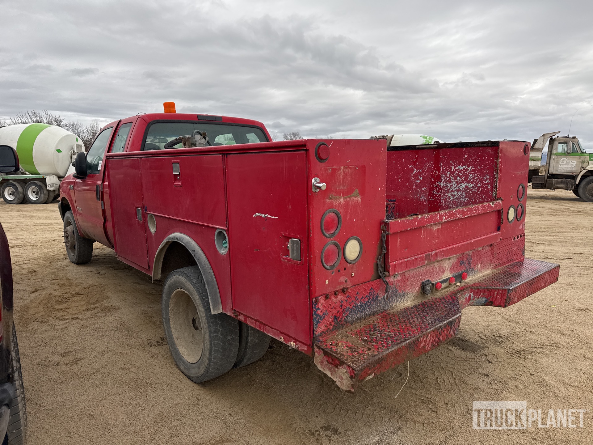 General Appearance with Foto, angolo posteriore sinistro