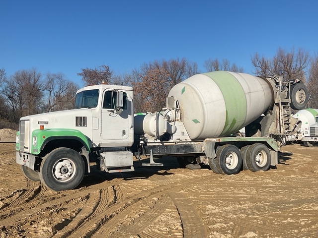 1998 International 5000 SFA 8x4 Mixer Truck