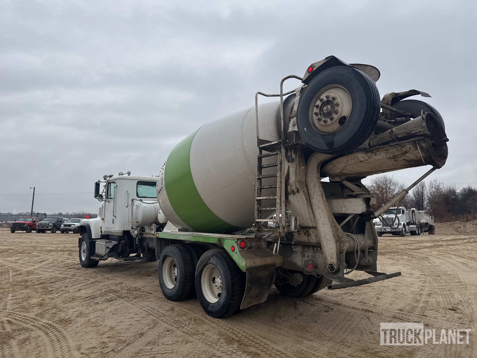 General Appearance with Foto, angolo posteriore sinistro