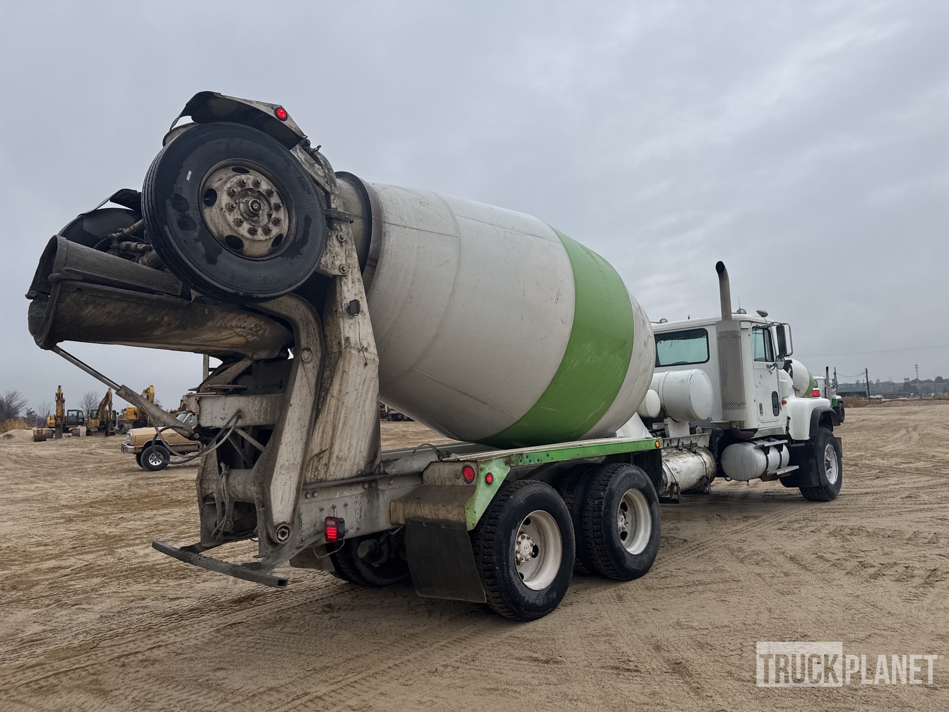 General Appearance with Foto, angolo anteriore sinistro