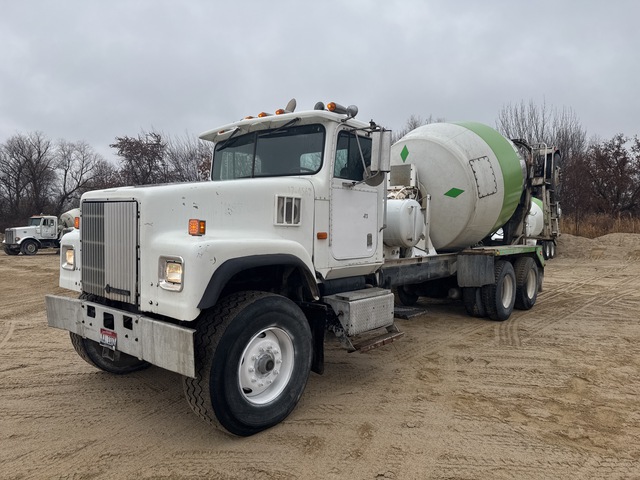 1998 International 5000 SFA 8x4 Mixer Truck