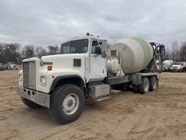 1998 International 5000 SFA 8x4 Mixer Truck
