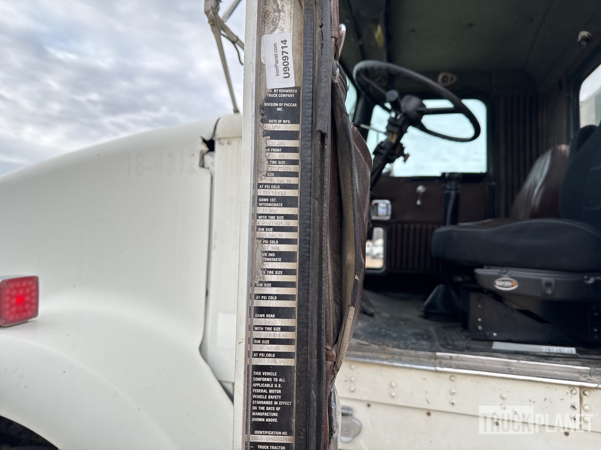 General Appearance with Numero seriale/numero d’identificazione del veicolo (VIN)