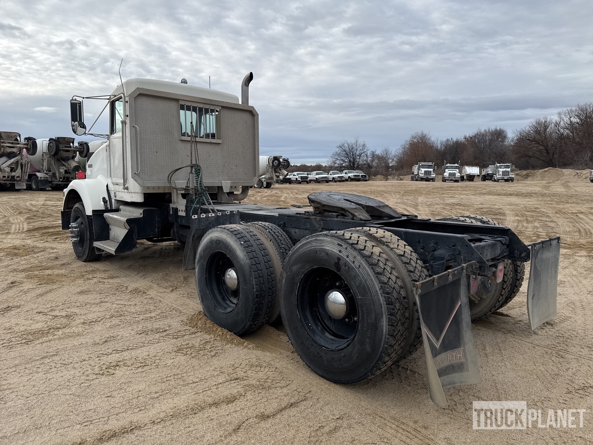 General Appearance with Foto, angolo posteriore sinistro