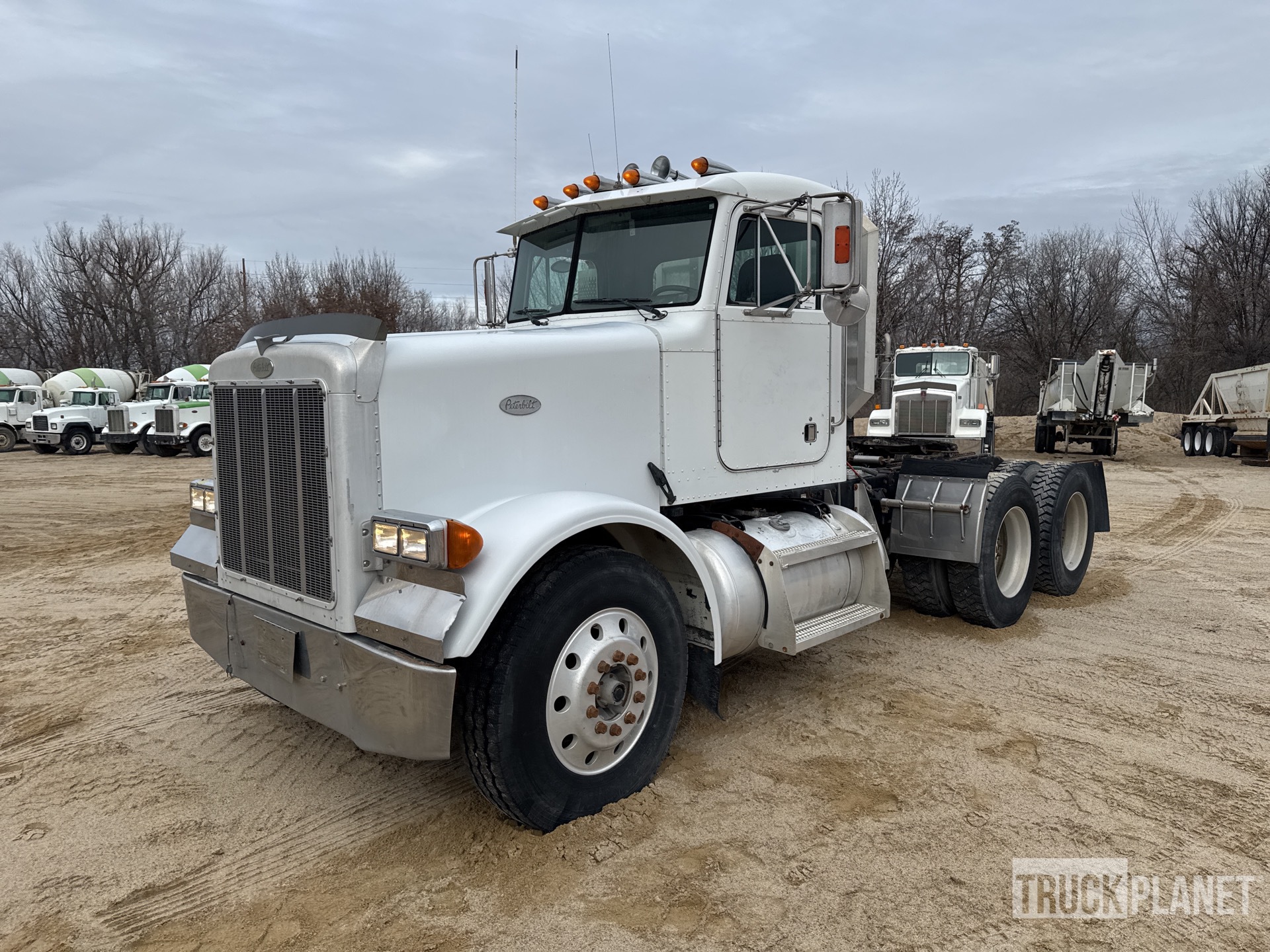 General Appearance with Bild, Ecke vorne links