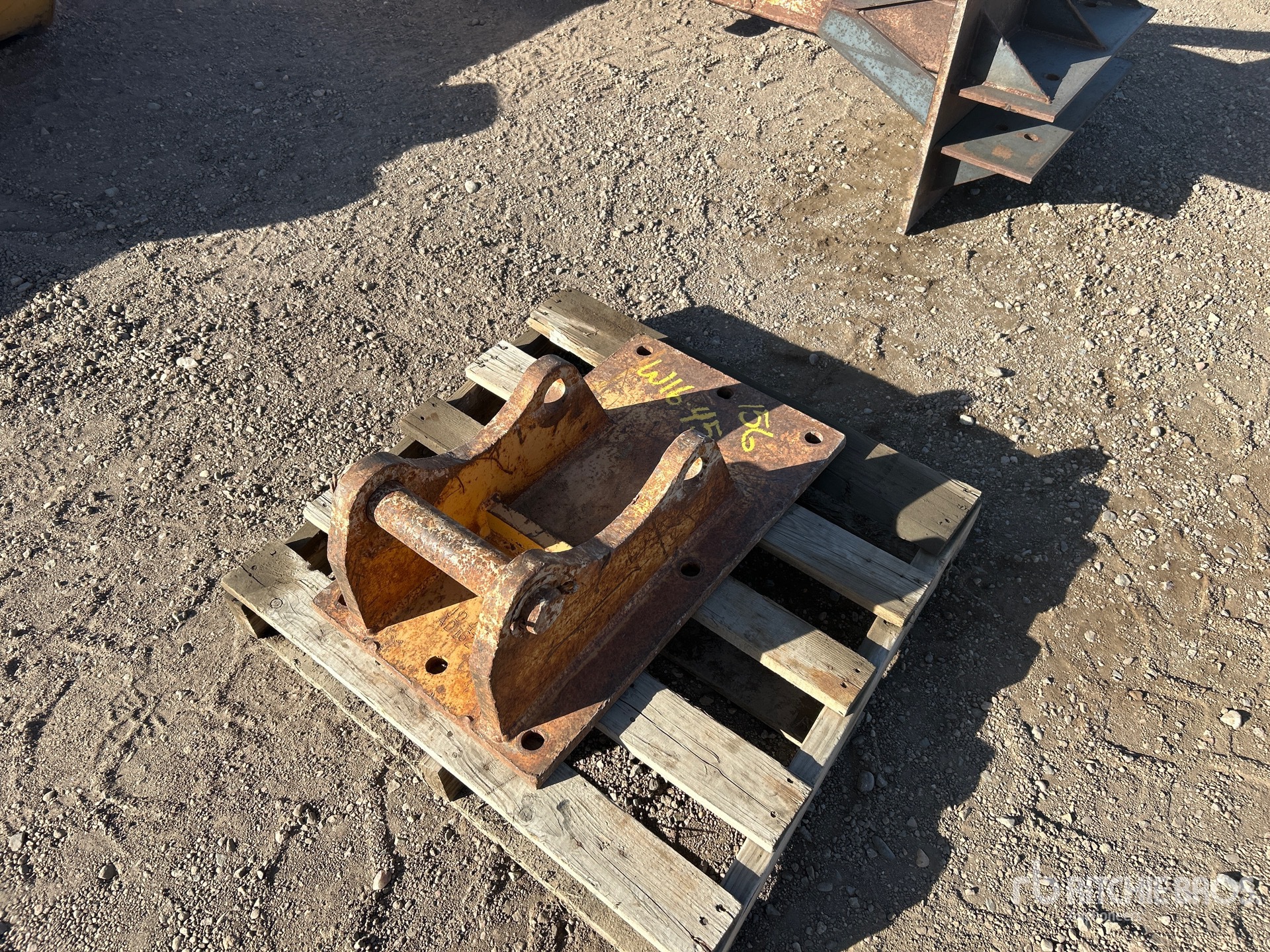 General Appearance with Bild, Ecke vorne links