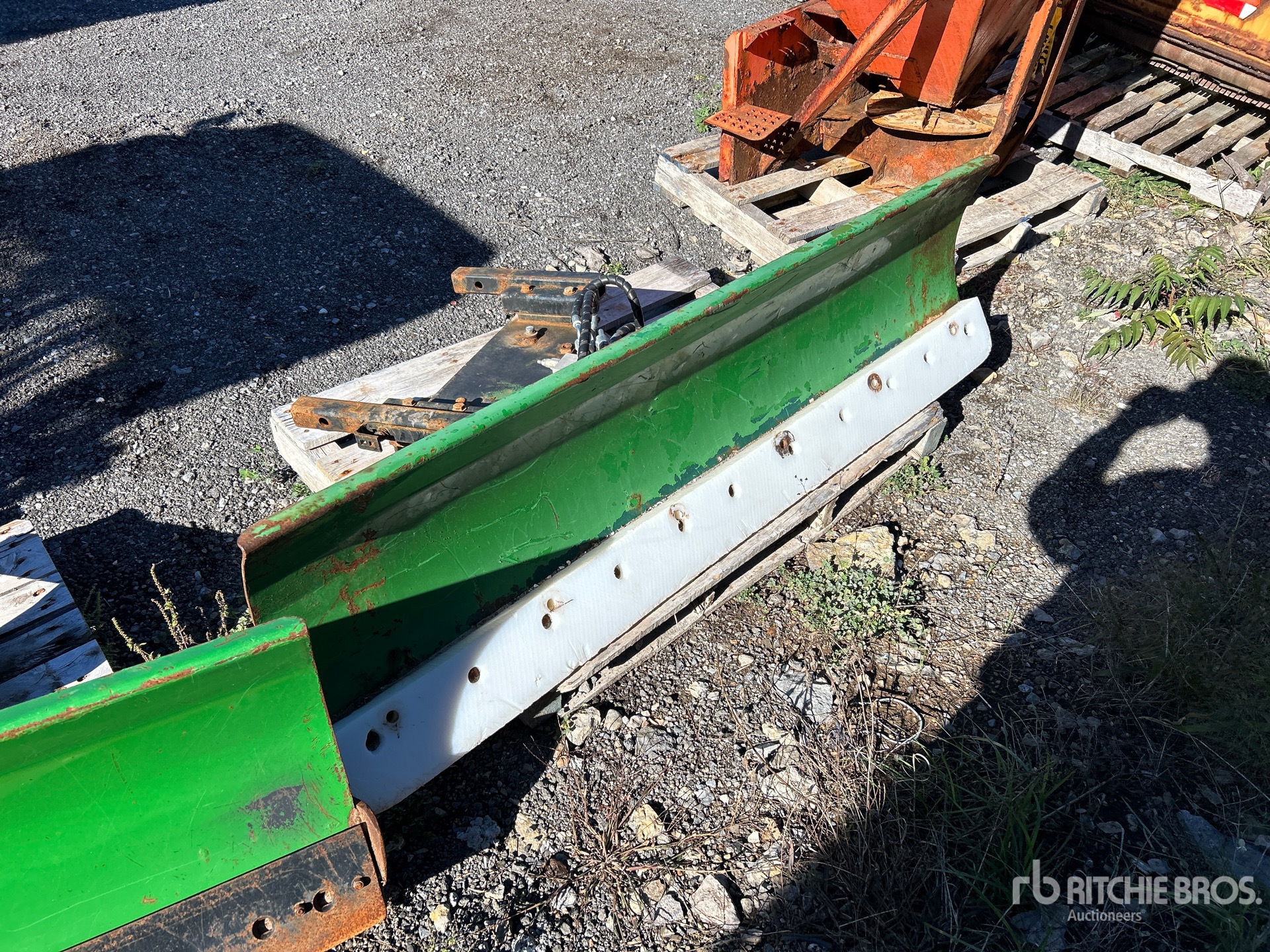 General Appearance with Bild, Ecke vorne rechts