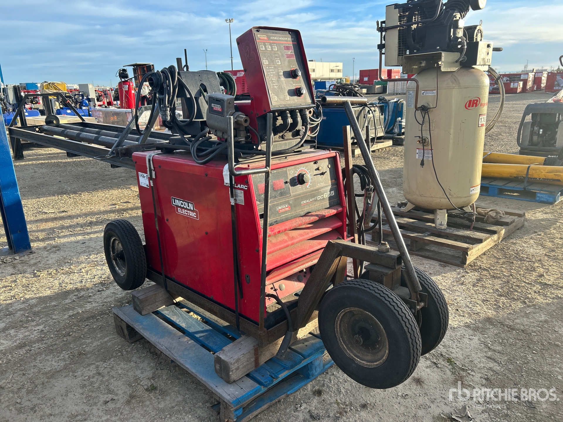 General Appearance with Image, coin avant droit