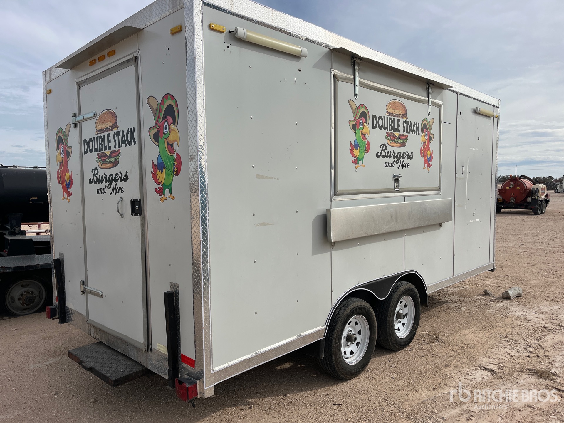 General Appearance with Imagen: esquina trasera derecha