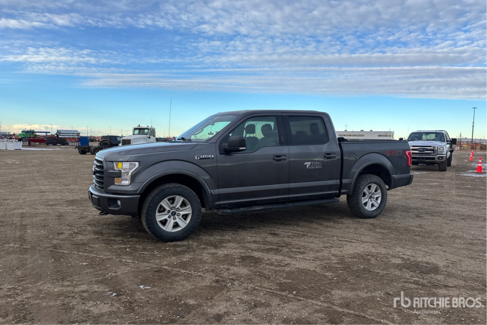 General Appearance with Foto, angolo anteriore sinistro