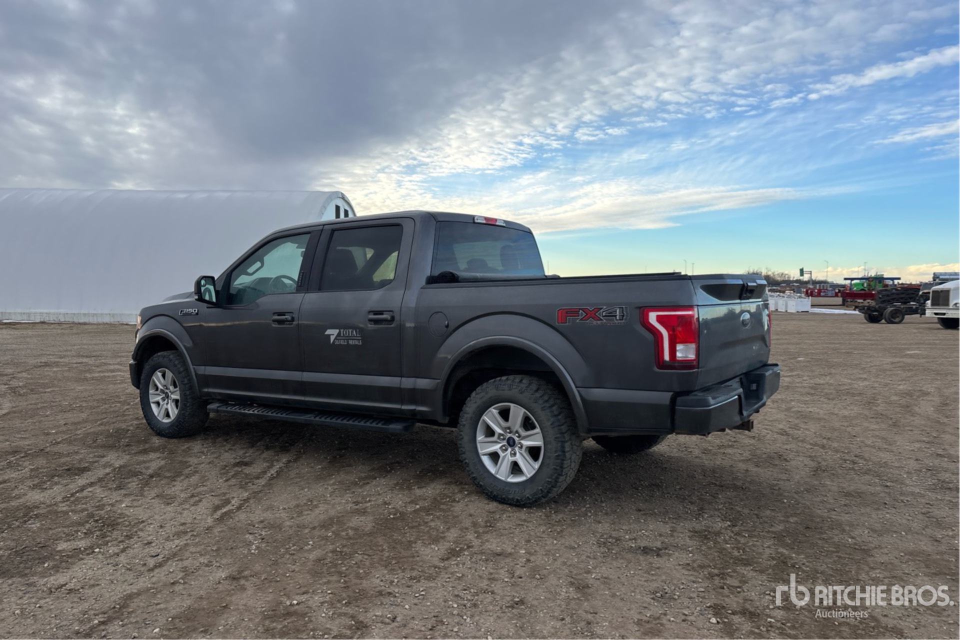 General Appearance with Foto, angolo posteriore sinistro