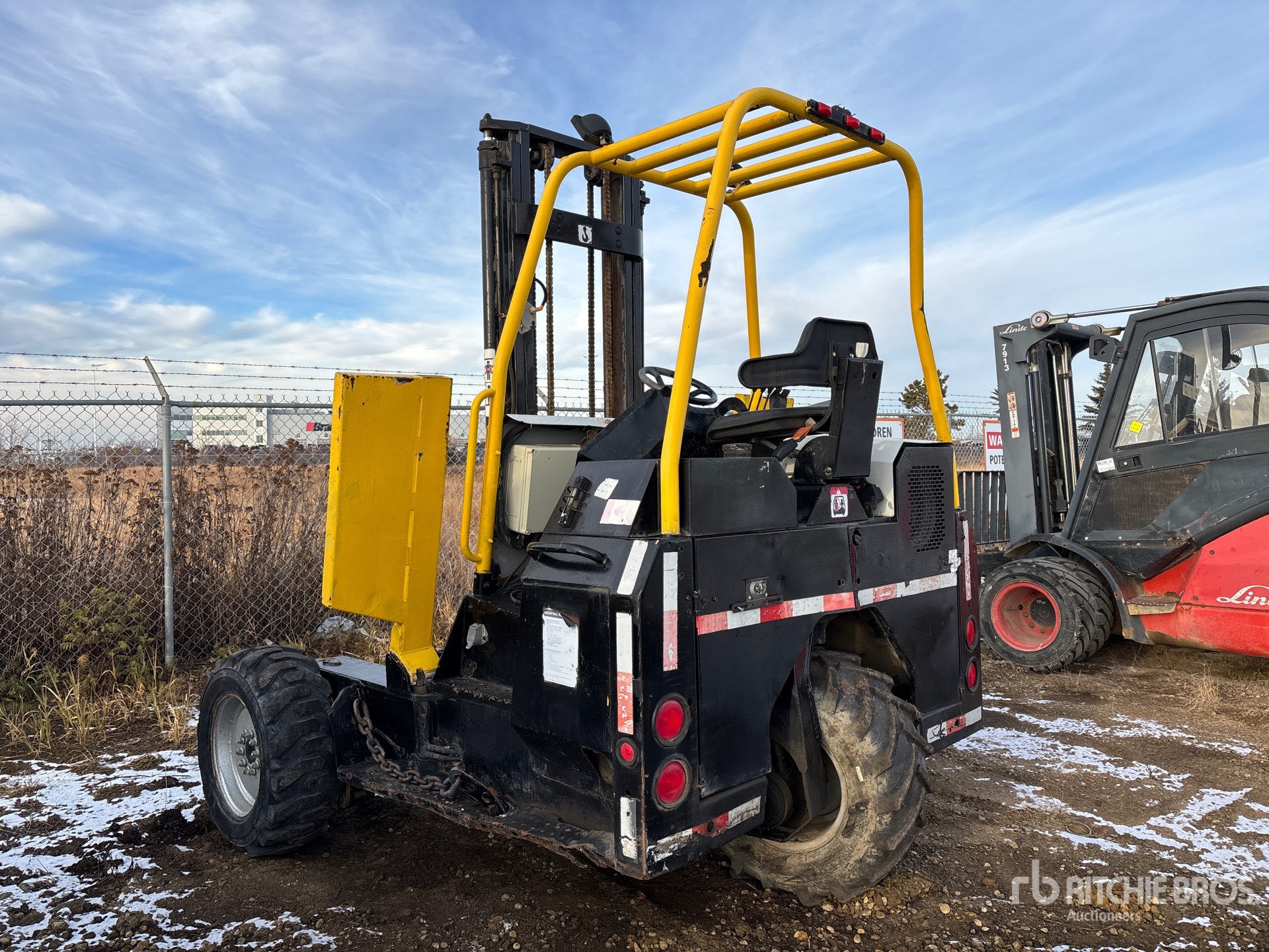 General Appearance with Bild, Ecke hinten links