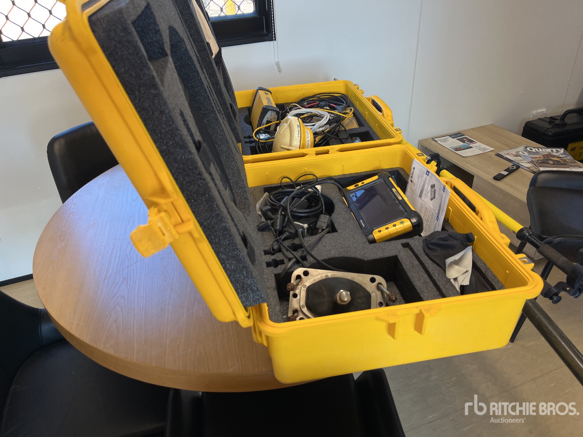 Aspect général with Image, coin arrière droit