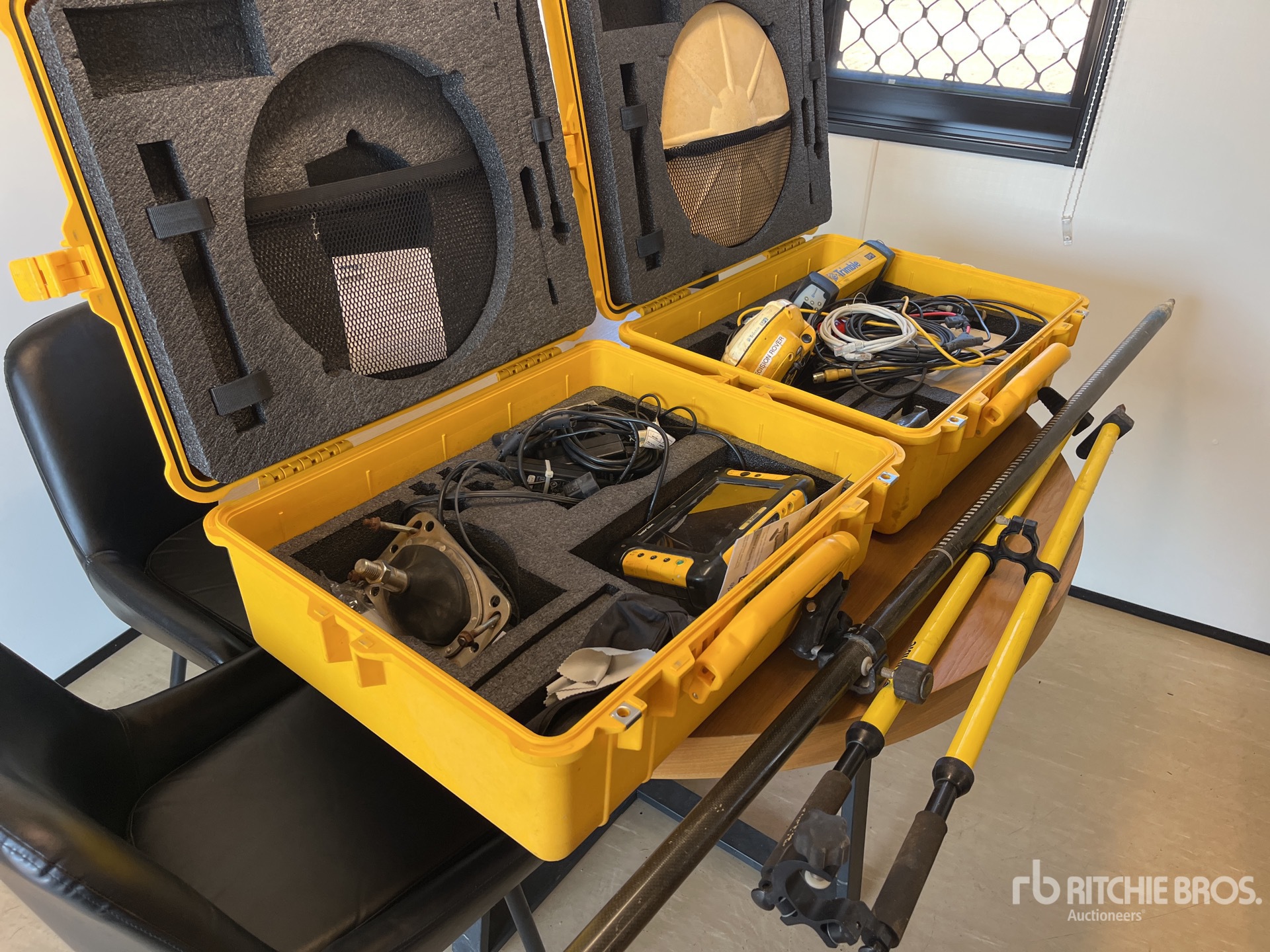 Aspect général with Image, coin avant droit