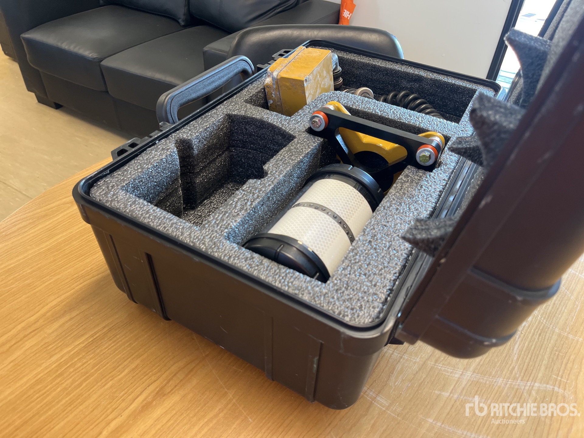 Aspect général with Image, coin arrière gauche