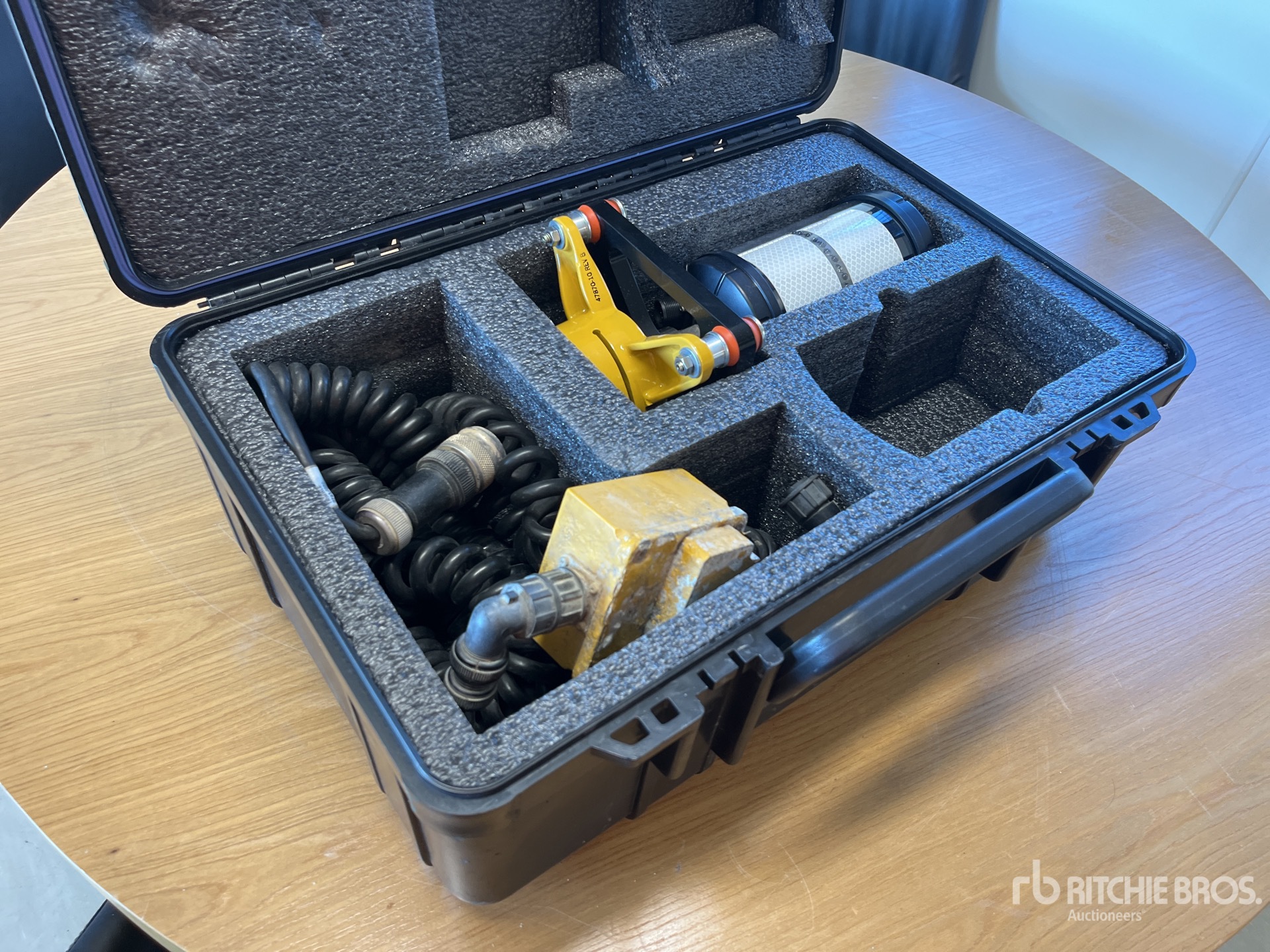 Aspect général with Image, coin avant droit