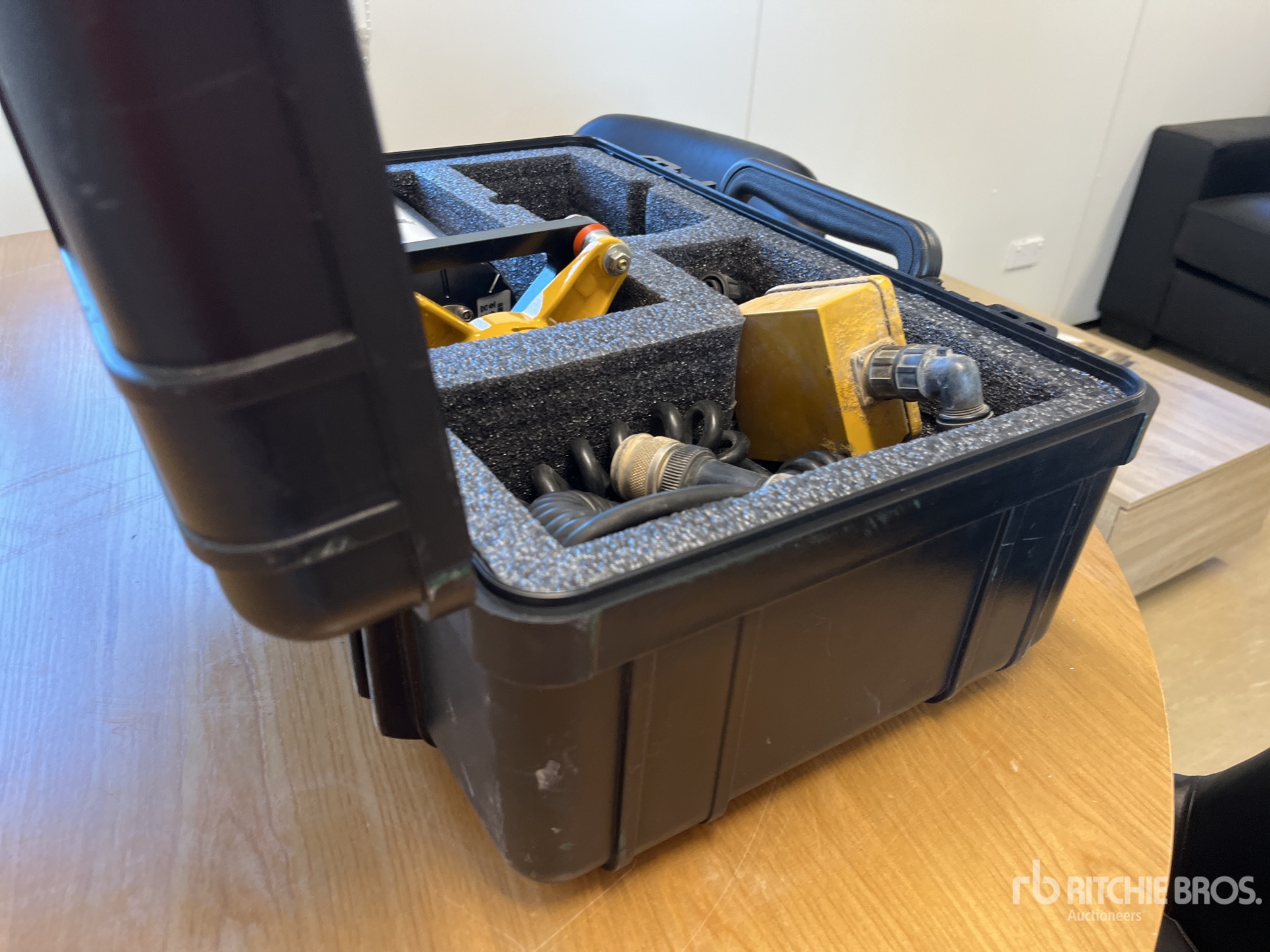 Aspect général with Image, coin arrière droit