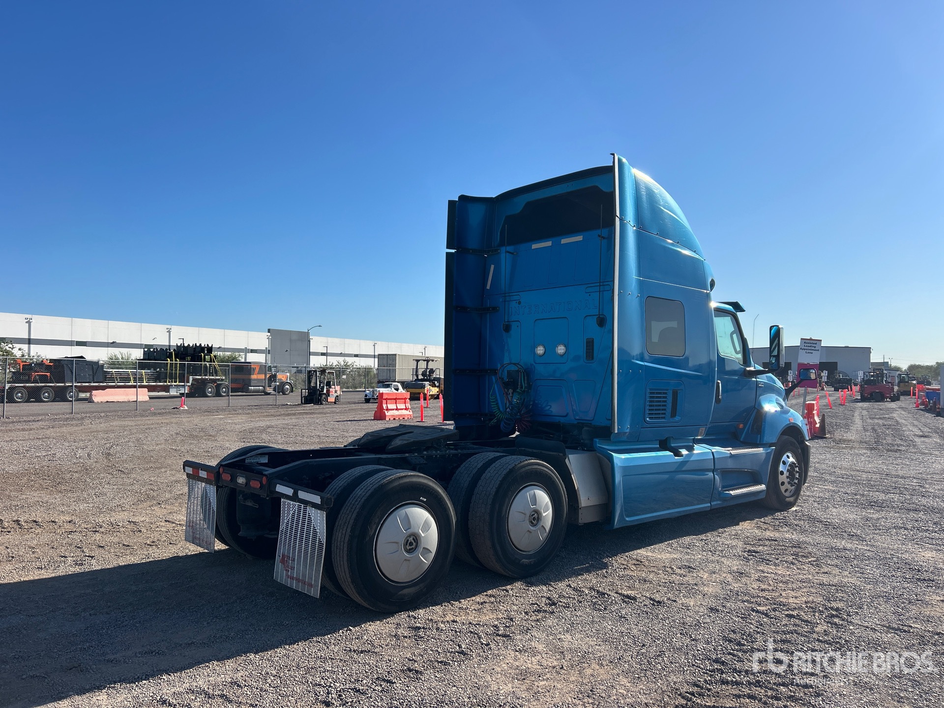 Aspect général with Image, coin arrière droit