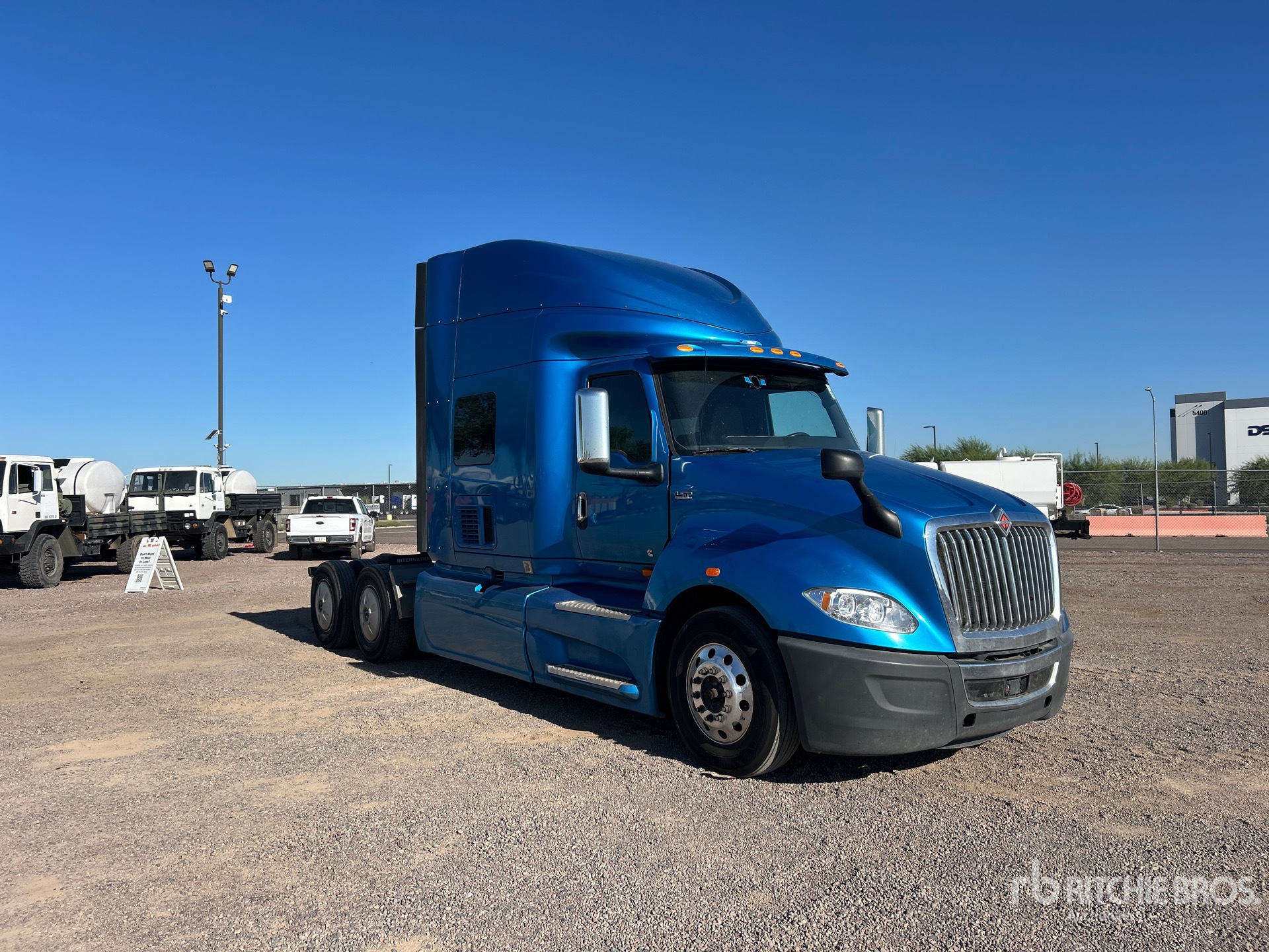 Aspect général with Image, coin avant droit